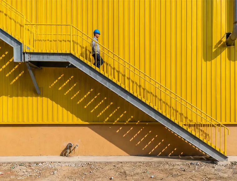 Custom Prefabricated Steel Warehouse for Clear-Span Storage