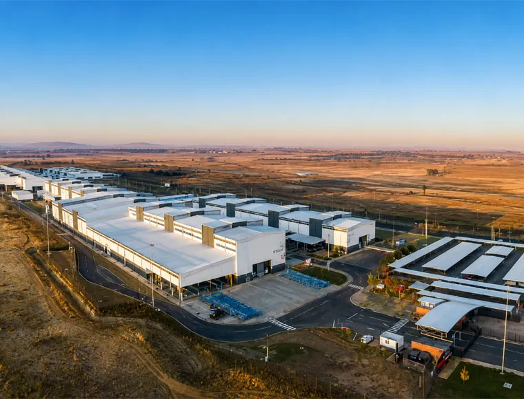 Pre-Engineered Steel Structure Warehouse & Logistics Hubs